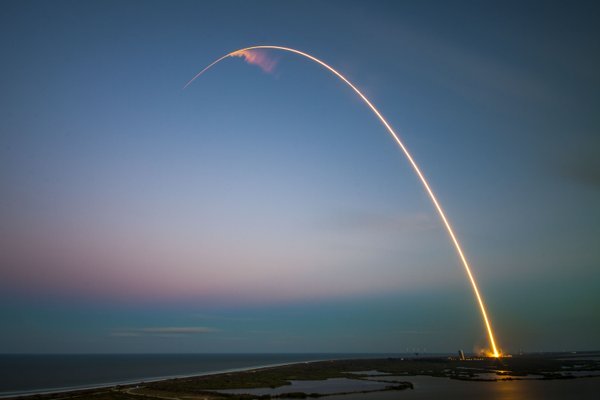 С пятой попытки SpaceX запустила ракету Falcon 9 со спутником связи