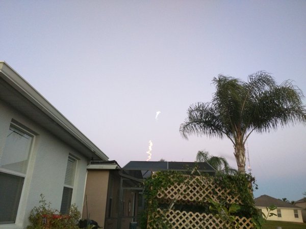 С пятой попытки SpaceX запустила ракету Falcon 9 со спутником связи