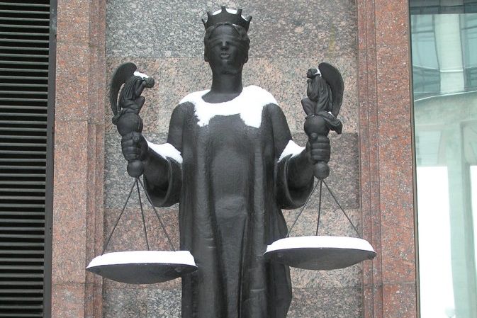 Судова влада в Україні: консерватори проти пристосуванців