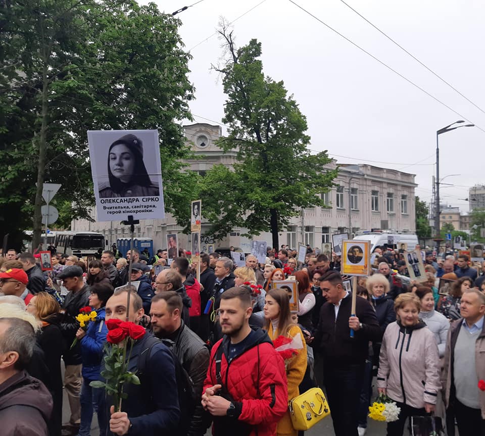 Танос-Сталин и благодарность Рейгану за победу: как в Киеве троллили «Бессмертный полк» (ФОТО)