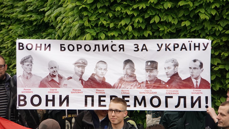 Танос-Сталин и благодарность Рейгану за победу: как в Киеве троллили «Бессмертный полк» (ФОТО)