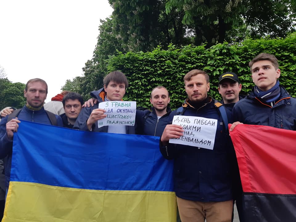 Танос-Сталин и благодарность Рейгану за победу: как в Киеве троллили «Бессмертный полк» (ФОТО)
