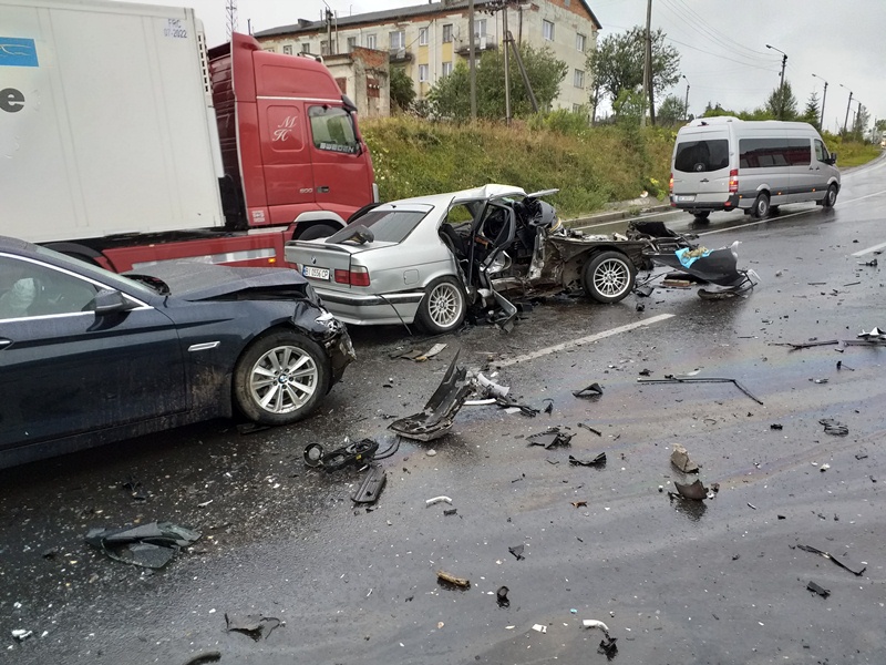 Тройное ДТП во Львовской области: пострадали семь человек (ФОТО)