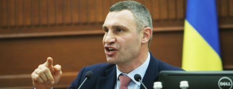 У соцмережах оприлюднили відео прориву труби у центрі Києва