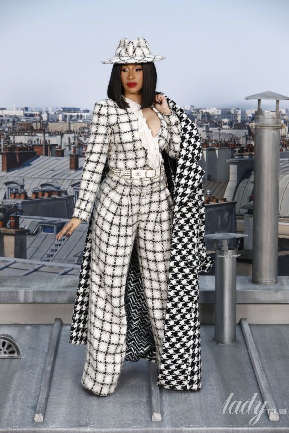 У твідовому пальті з принтом собачий зуб: Cardi B в ефектному луці з'явилася на модному шоу