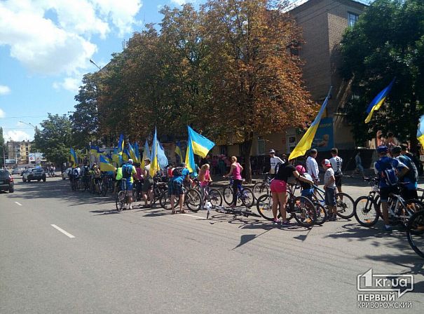 Украина празднует День Независимости: Живая цепь в Одессе, вышитая карта в Кропивницком и забеги в вышиванках
