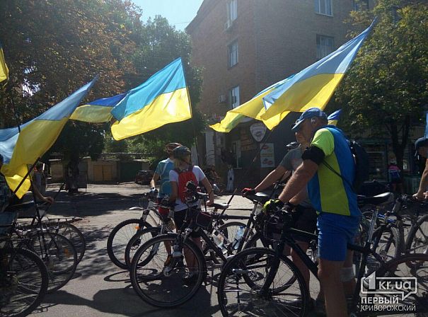 Украина празднует День Независимости: Живая цепь в Одессе, вышитая карта в Кропивницком и забеги в вышиванках