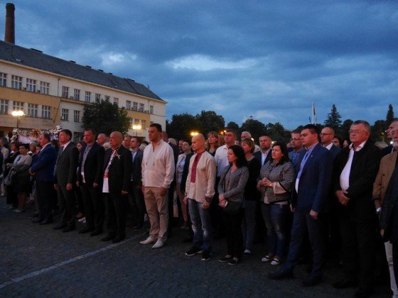 Украина празднует День Независимости: Живая цепь в Одессе, вышитая карта в Кропивницком и забеги в вышиванках