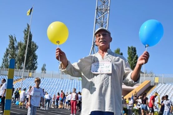 Украина празднует День Независимости: Живая цепь в Одессе, вышитая карта в Кропивницком и забеги в вышиванках