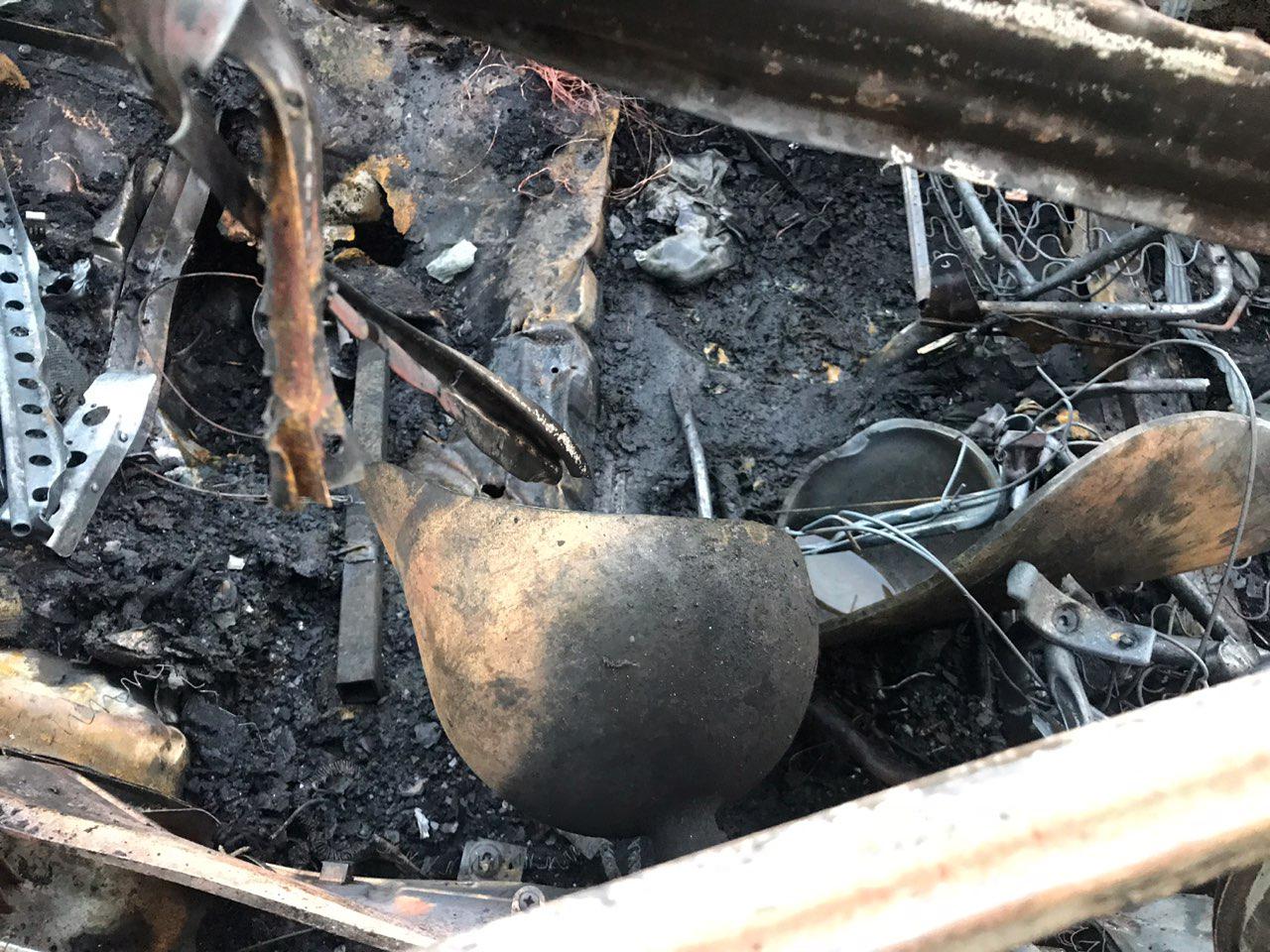 В Бердянске взорвался автомобиль, взрывной волной выбило стекла в домах (видео)