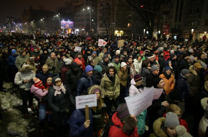 В Бухаресте акции против законов об амнистии коррупционеров переросли в столкновения