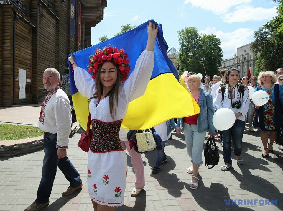 В центре Киева проходит Мегамарш вышиванок