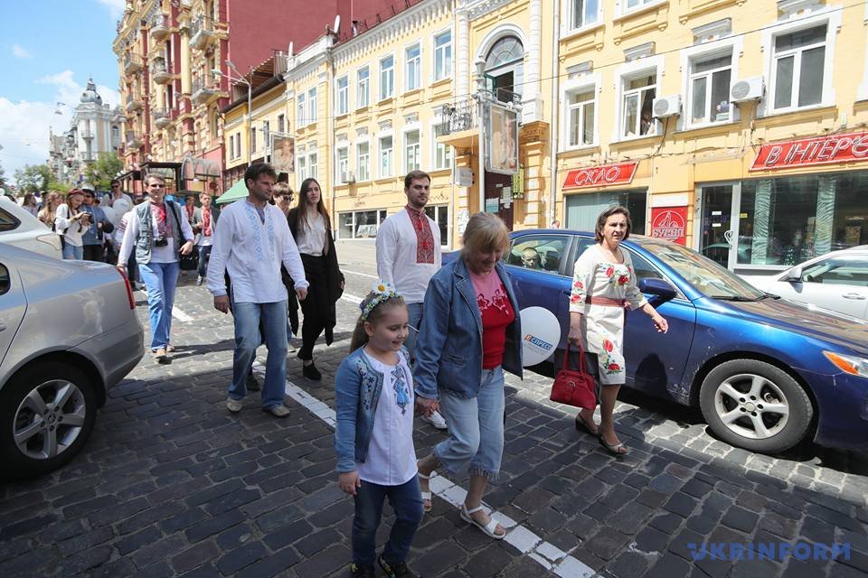 В центре Киева проходит Мегамарш вышиванок