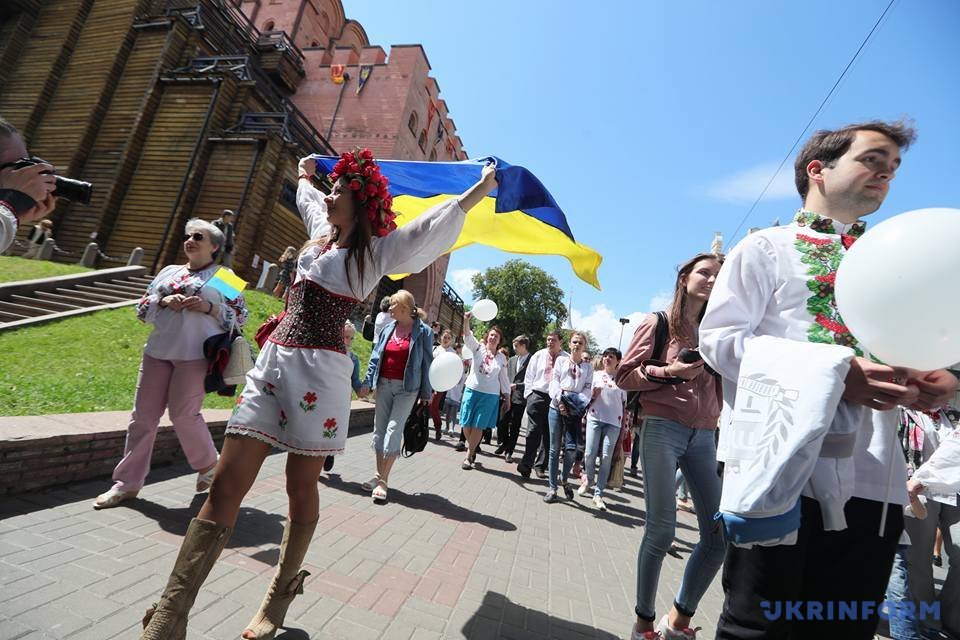 В центре Киева проходит Мегамарш вышиванок