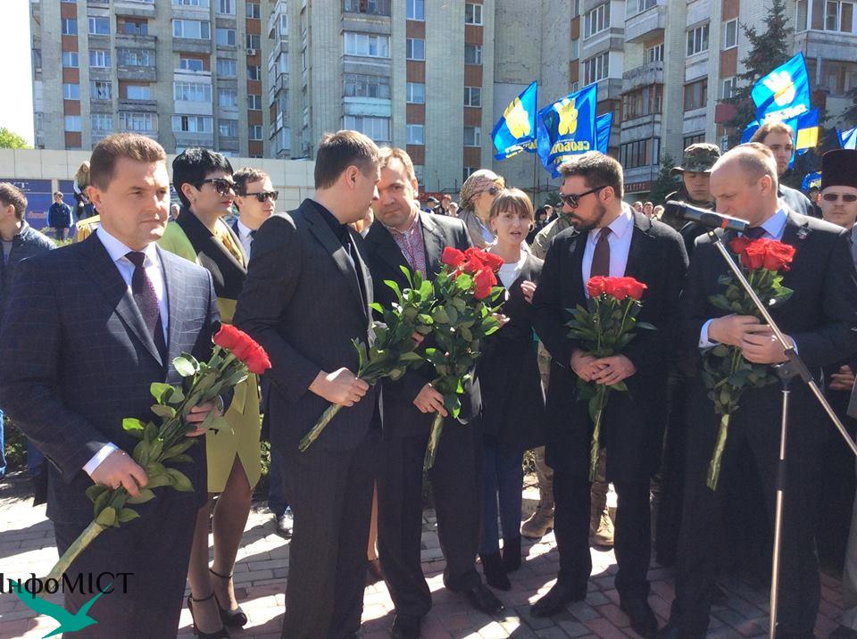 В Черкассах торжественно открыли 15-метровую стелу Борцам за Свободу Украины