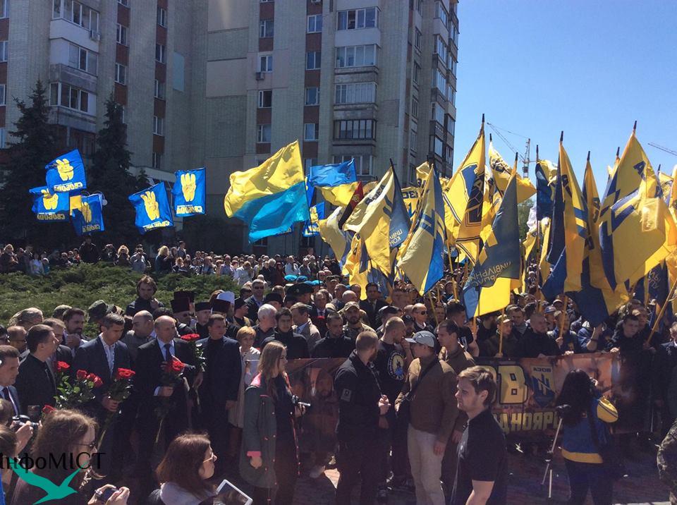 В Черкассах торжественно открыли 15-метровую стелу Борцам за Свободу Украины