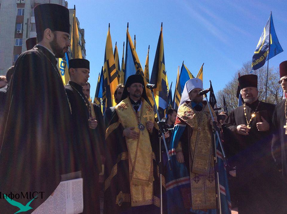 В Черкассах торжественно открыли 15-метровую стелу Борцам за Свободу Украины