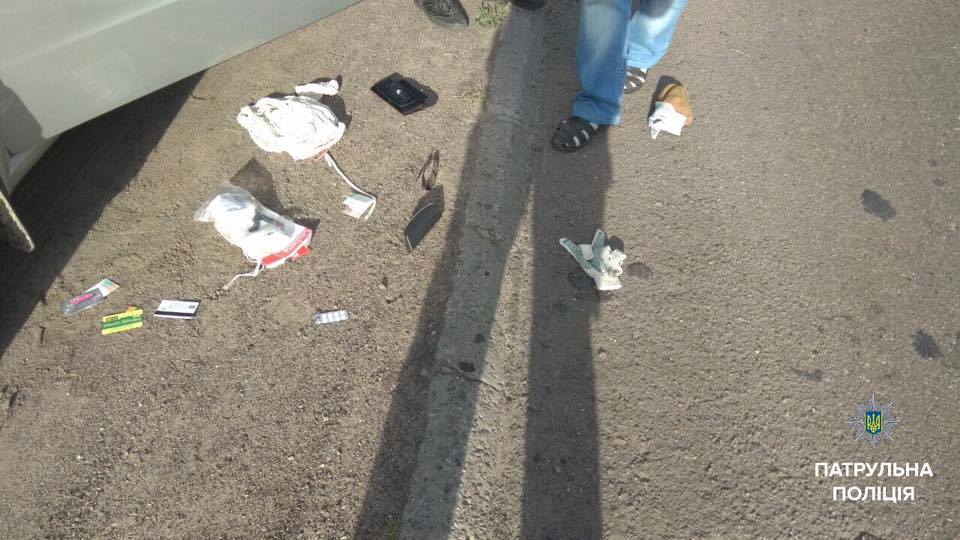 В Черкассах водитель под действием наркотиков пытался убить попутчицу, а после задержания начал есть землю