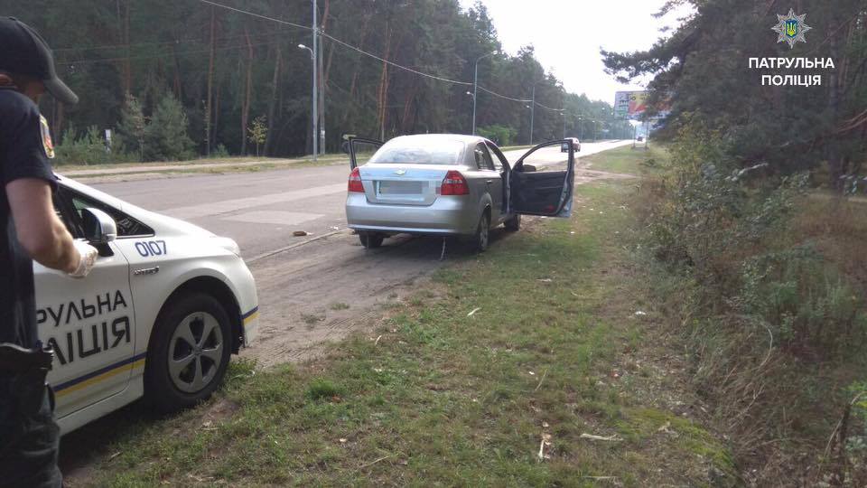 В Черкассах водитель под действием наркотиков пытался убить попутчицу, а после задержания начал есть землю