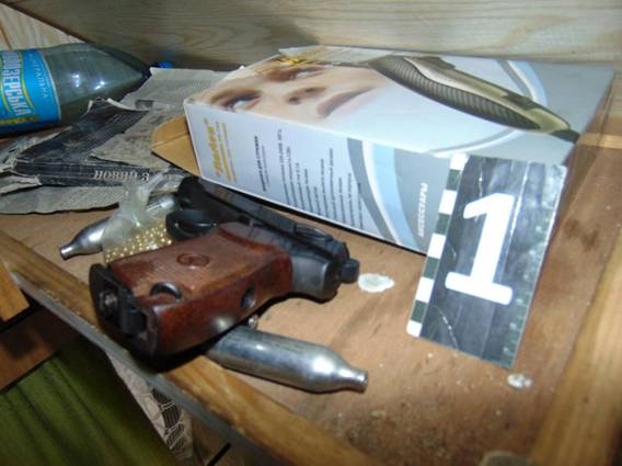 В Черкасской обл. задержали вооруженных похитителей, которые надели на головы двух мужчин мешки и отвезли убивать