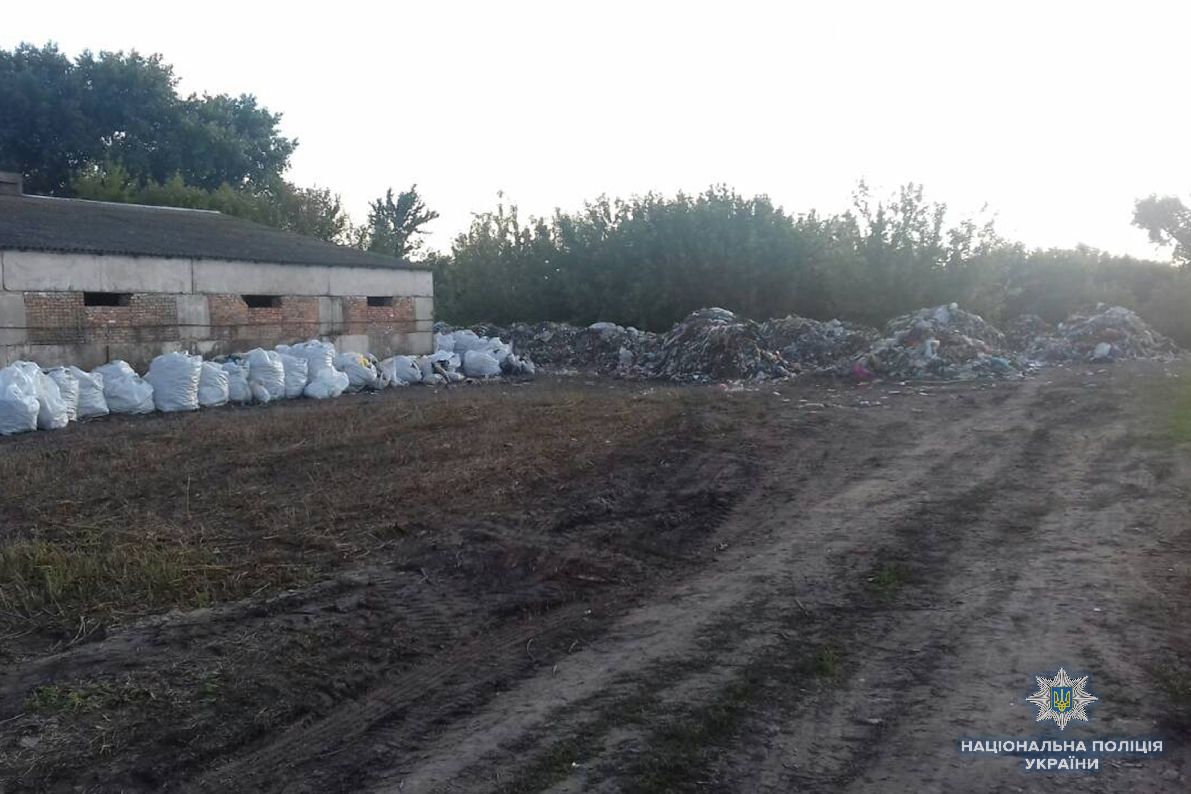 В Черкасской области обнаружили грузовики со львовским мусором