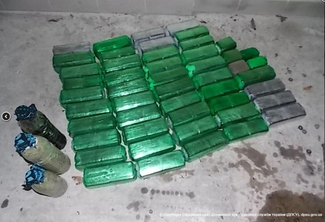 В Черниговской обл. на границе задержали молдаванина, перевозившего почти 60 кг наркотиков