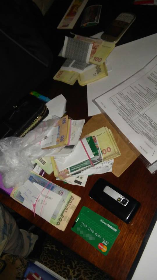 В Черниговской области задержали группу мошенников, которые наживались на переселенцах