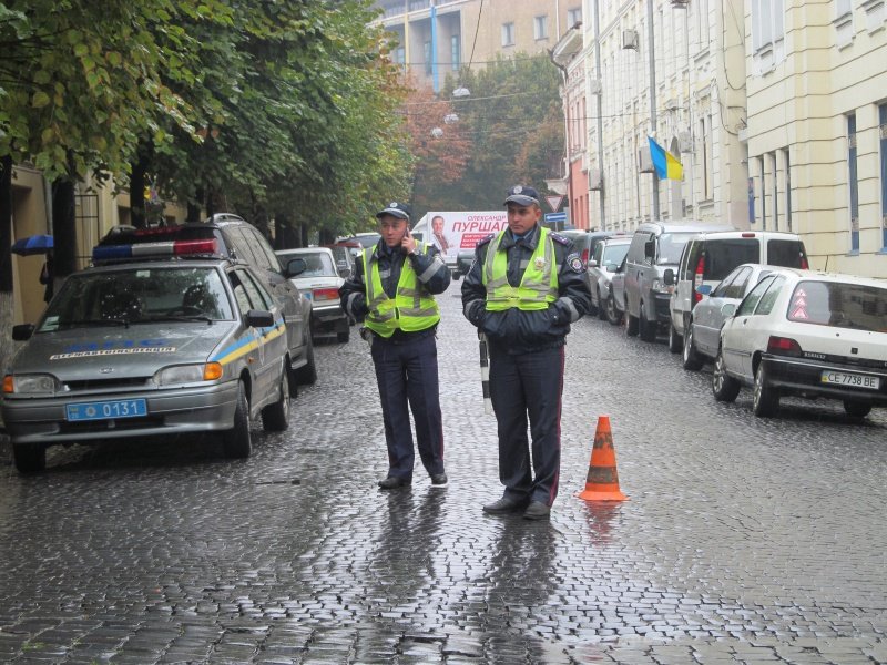 В Черновцах милиция ищет взрывчатку в городском избиркоме