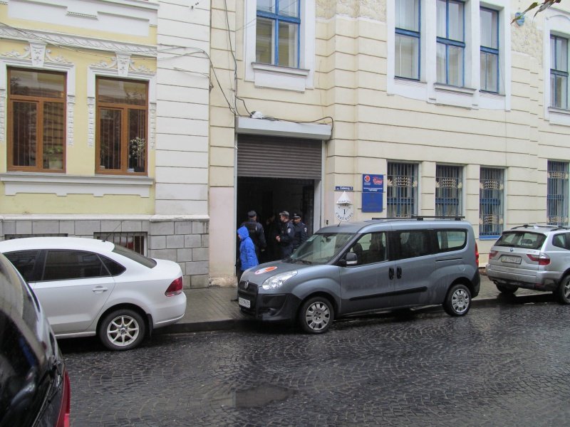 В Черновцах милиция ищет взрывчатку в городском избиркоме