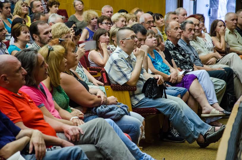 В Днепропетровской ОГА состоялся бесплатный концерт поэта Орлуши