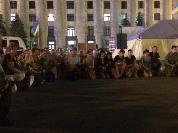 В Харькове прощаются с погибшими под Счастьем членами мобильной группы