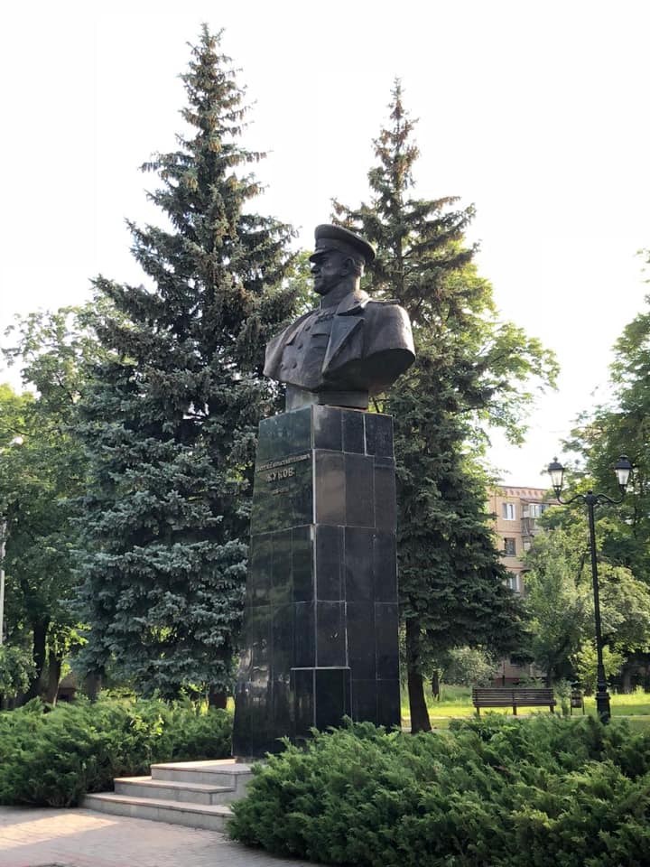 В Харькове вернули памятник Жукову (ФОТО)