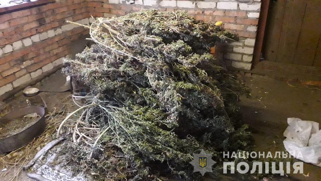В Харьковской области мужчина хранил оружие и наркотики