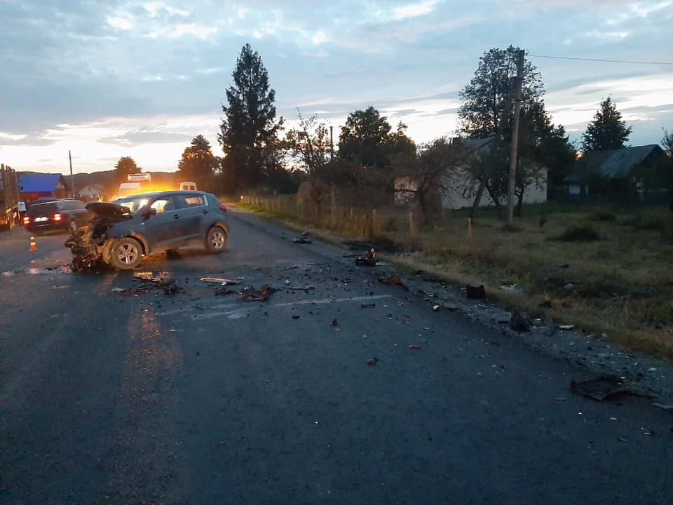 В Ивано-Франковской обл. двое детей погибли в результате лобового столкновения легковушек