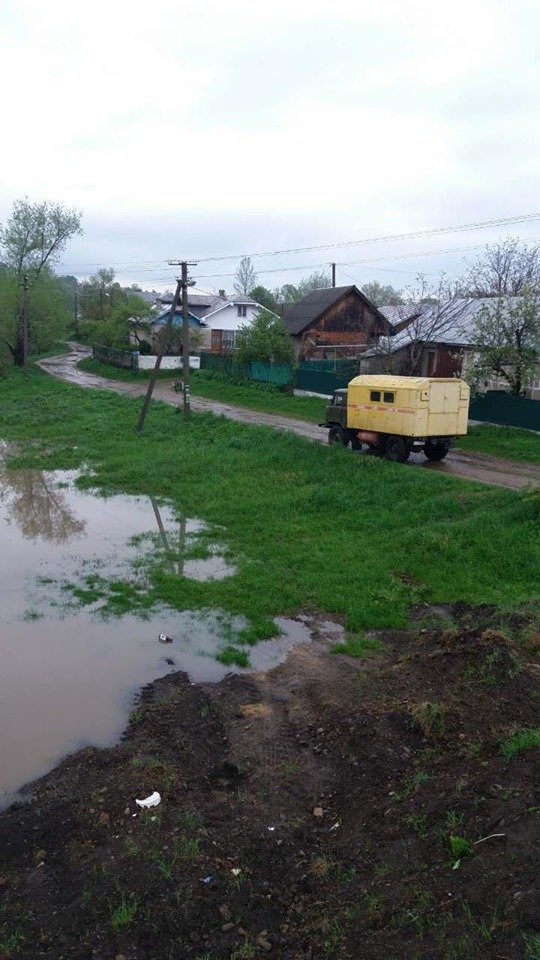 В Ивано-Франковской обл. из-за непогоды затопило дома и дворы