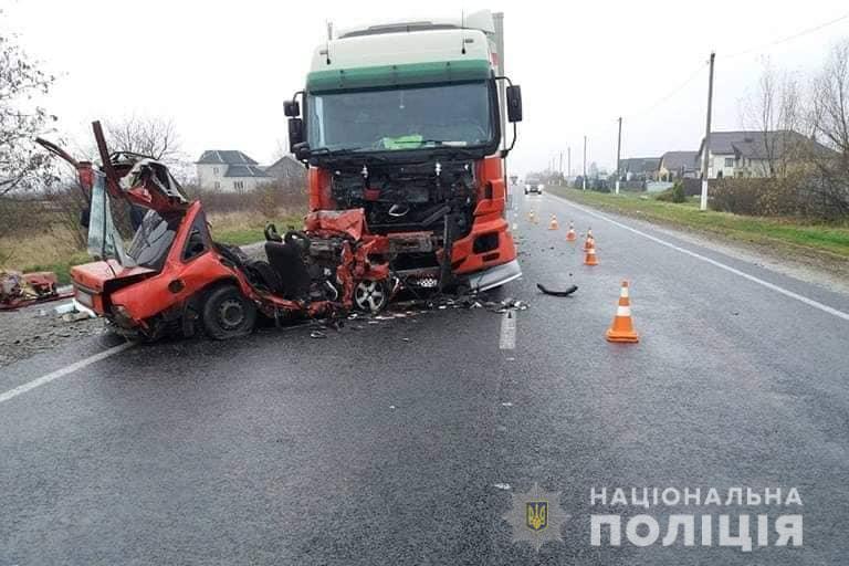 В Ивано-Франковской обл. водитель не справился с управлением и вылетел на встречку, есть погибшие