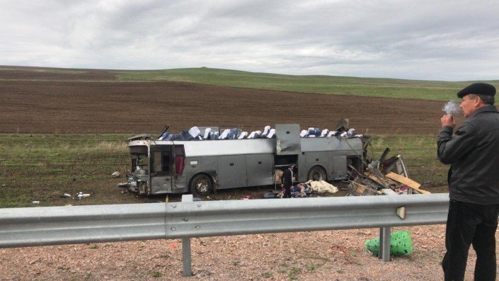 В Казахстане в результате аварии с участием автобуса погибли 11 человек