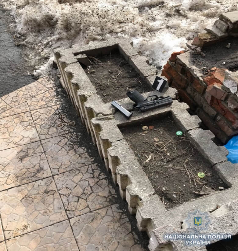 В Киеве конфликт в магазине закончился стрельбой, есть пострадавшая