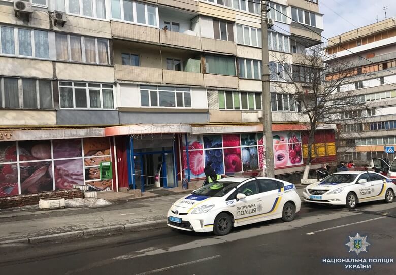 В Киеве конфликт в магазине закончился стрельбой, есть пострадавшая
