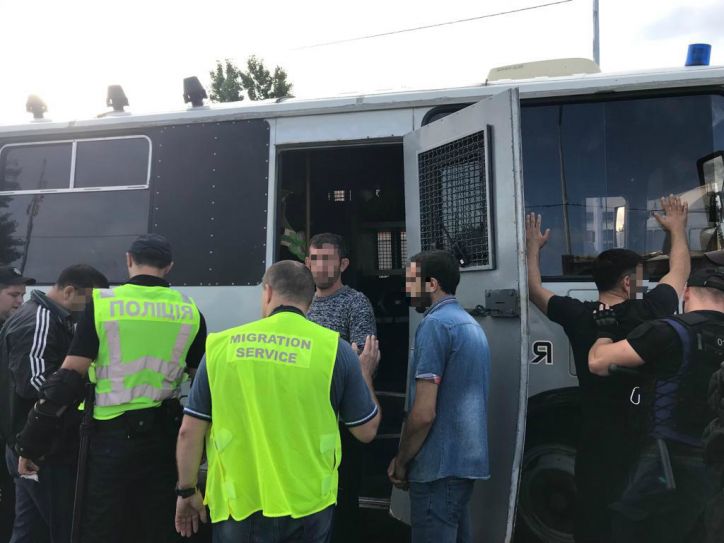 В Киеве мигранты с опасной инфекцией торговали на рынке овощами и фруктами