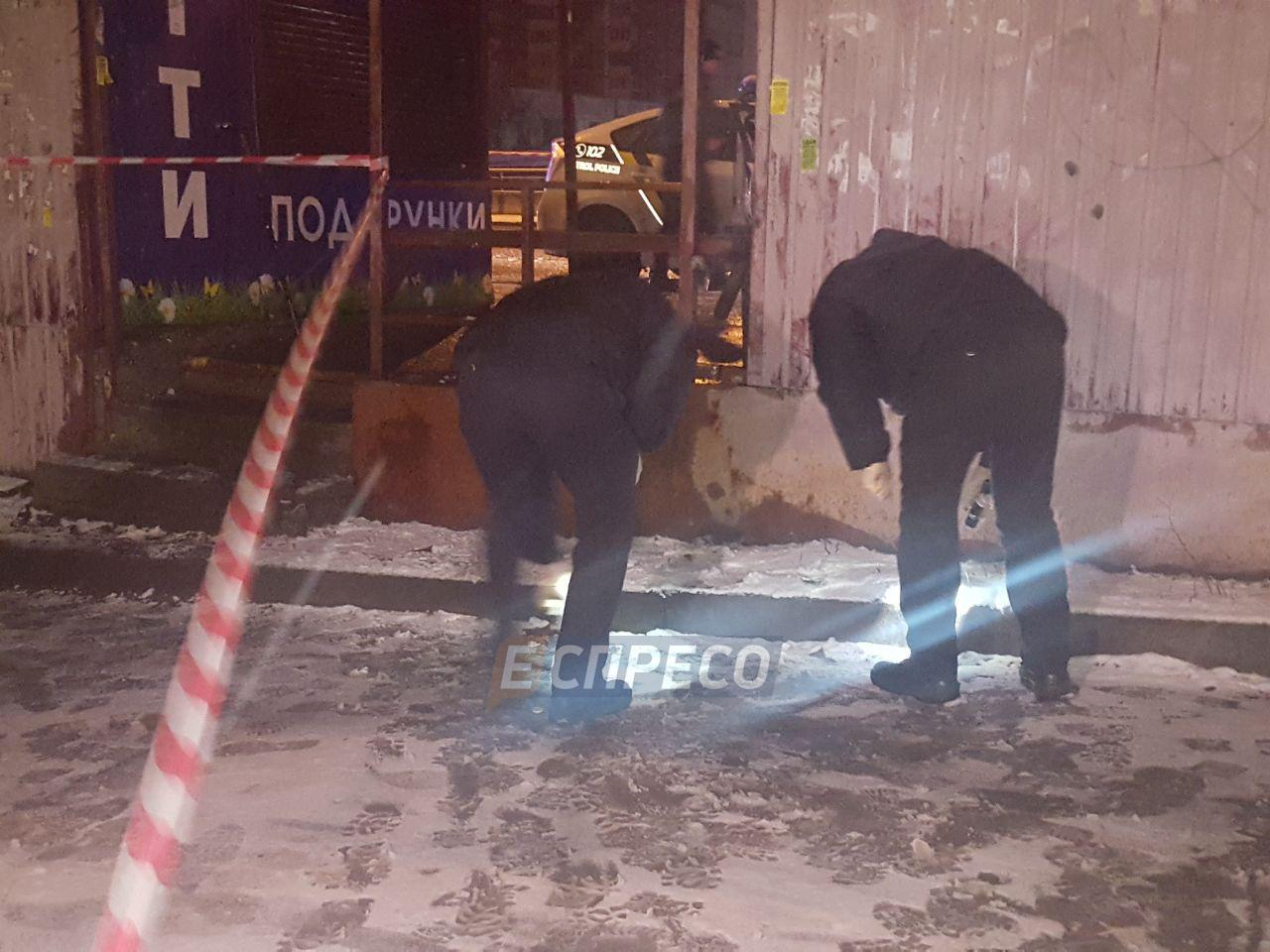 В Киеве на Троещине мужчина бросил взрывчатку в полицейского