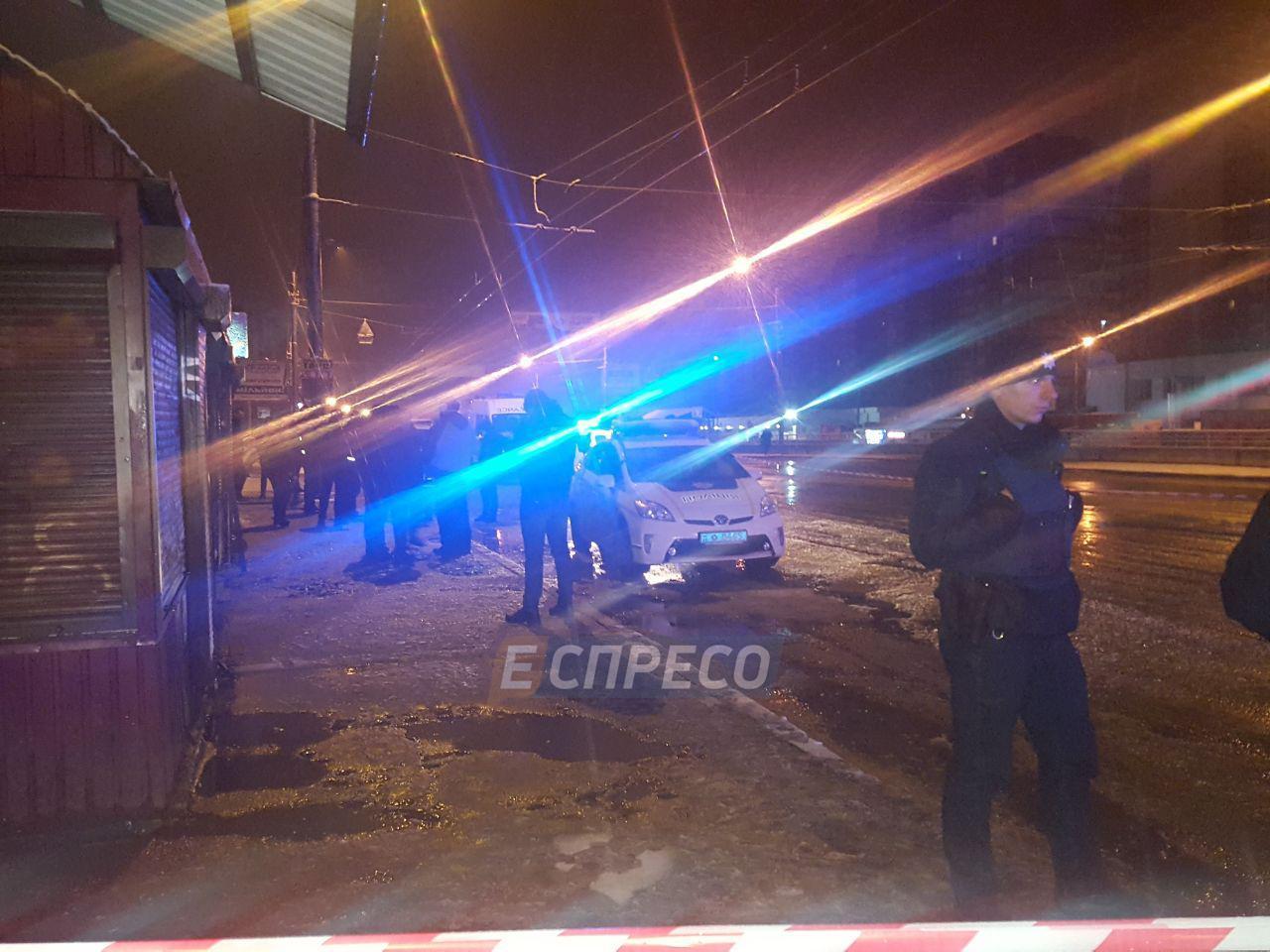 В Киеве на Троещине мужчина бросил взрывчатку в полицейского