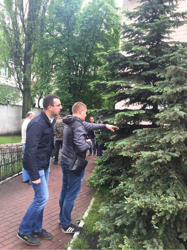 В Киеве неизвестный бросил взрывчатку на территорию полицейского участка