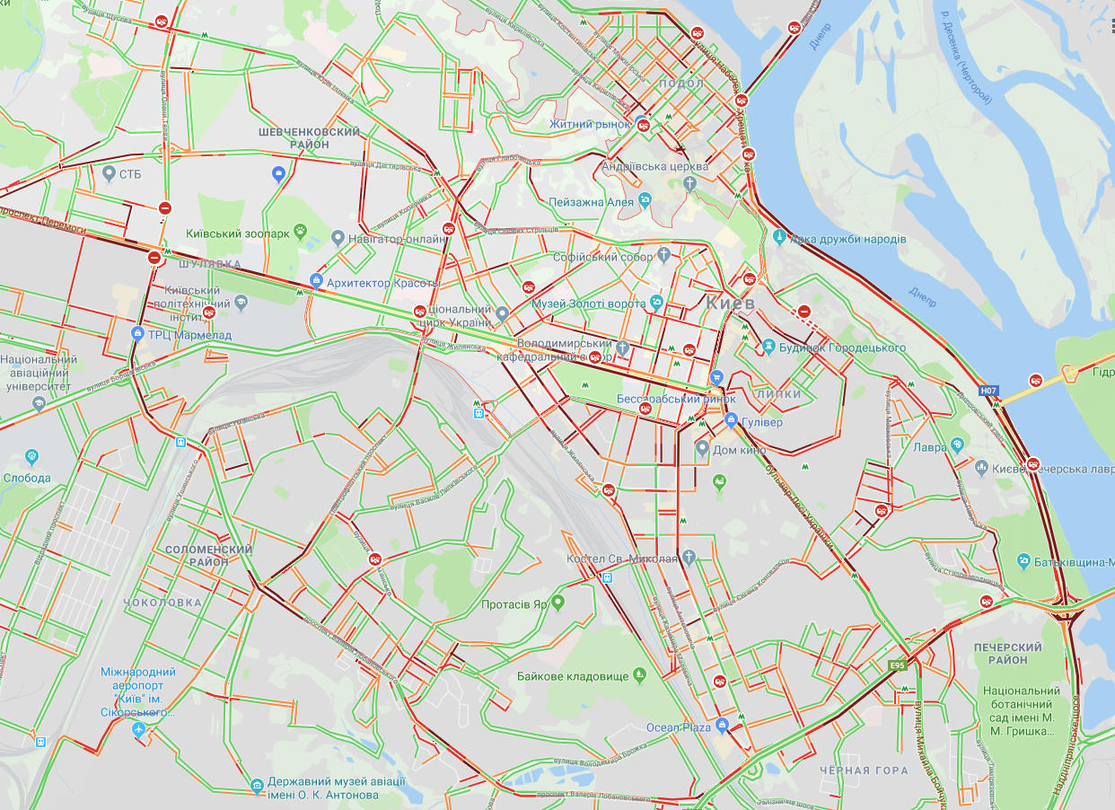 В Киеве образовались огромные пробки, мост Метро перекрыт
