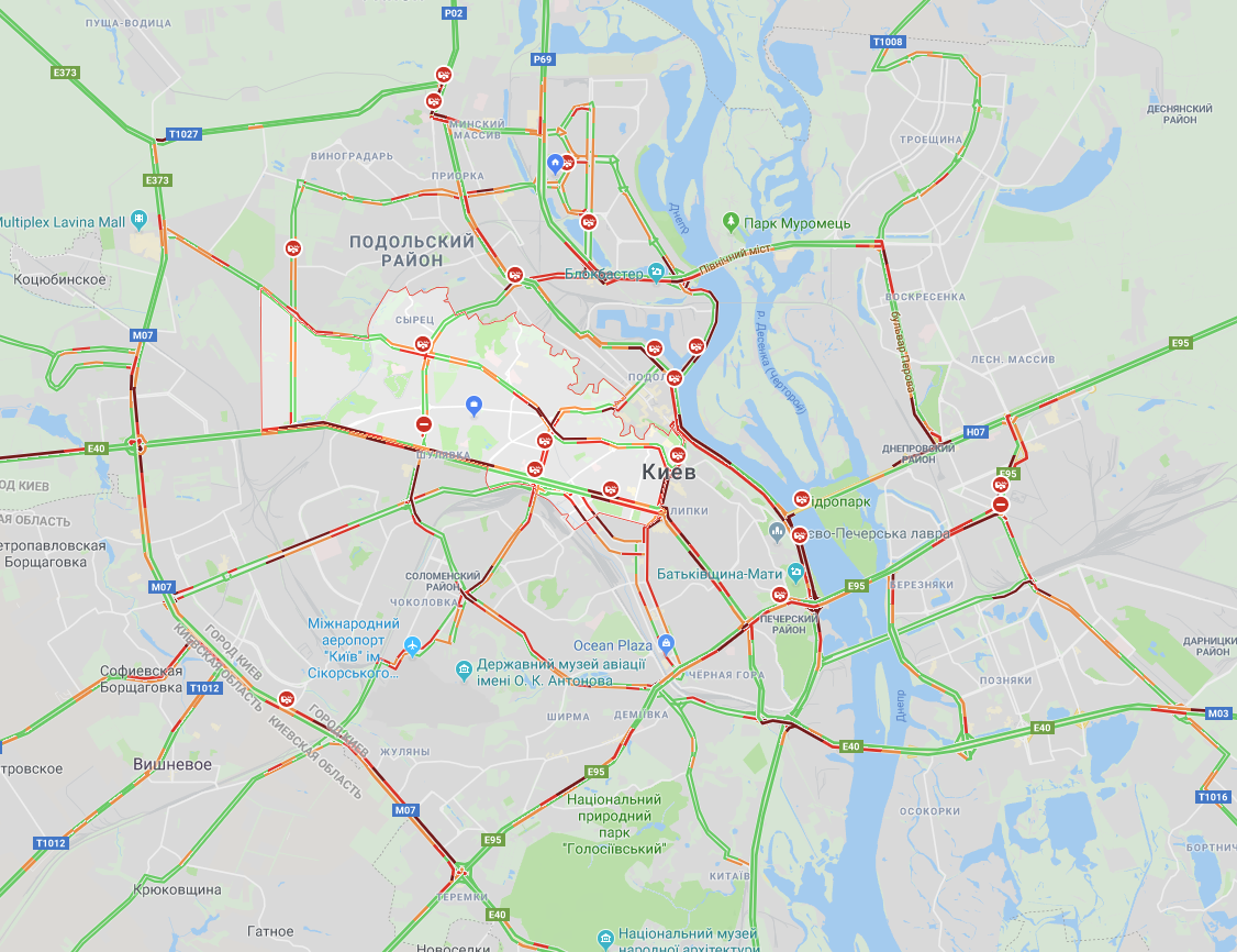 В Киеве образовались огромные пробки, мост Метро перекрыт