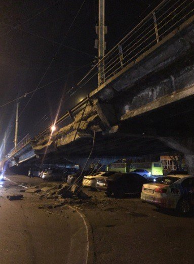 В Киеве обрушился мост на Шулявском путепроводе
