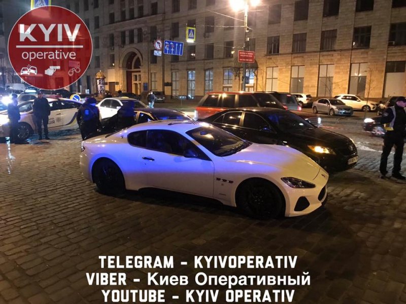 В Киеве после аварии мужчина расстрелял автомобиль