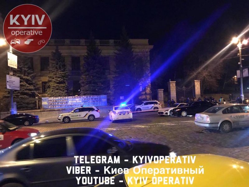 В Киеве после аварии мужчина расстрелял автомобиль