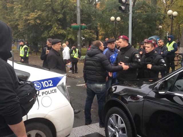 В Киеве силовики оцепили правительственный квартал