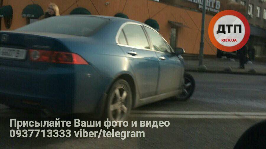 В Киеве столкнулись две иномарки, есть пострадавшие